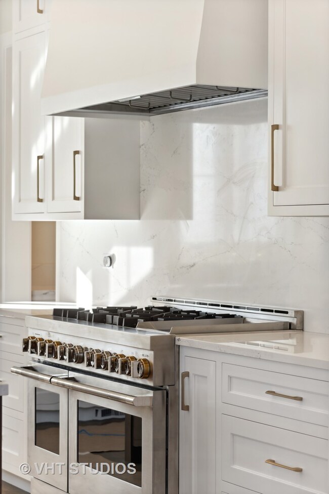 125 N Avon Rd, Elmhurst, IL 60126 - photo 6