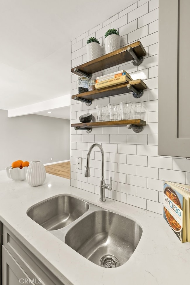 18620 Hatteras St unit 223, Tarzana, CA 91356 - photo 6