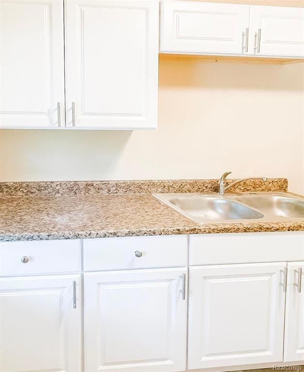 18550 Pierson St, Detroit, MI 48219 - photo 3