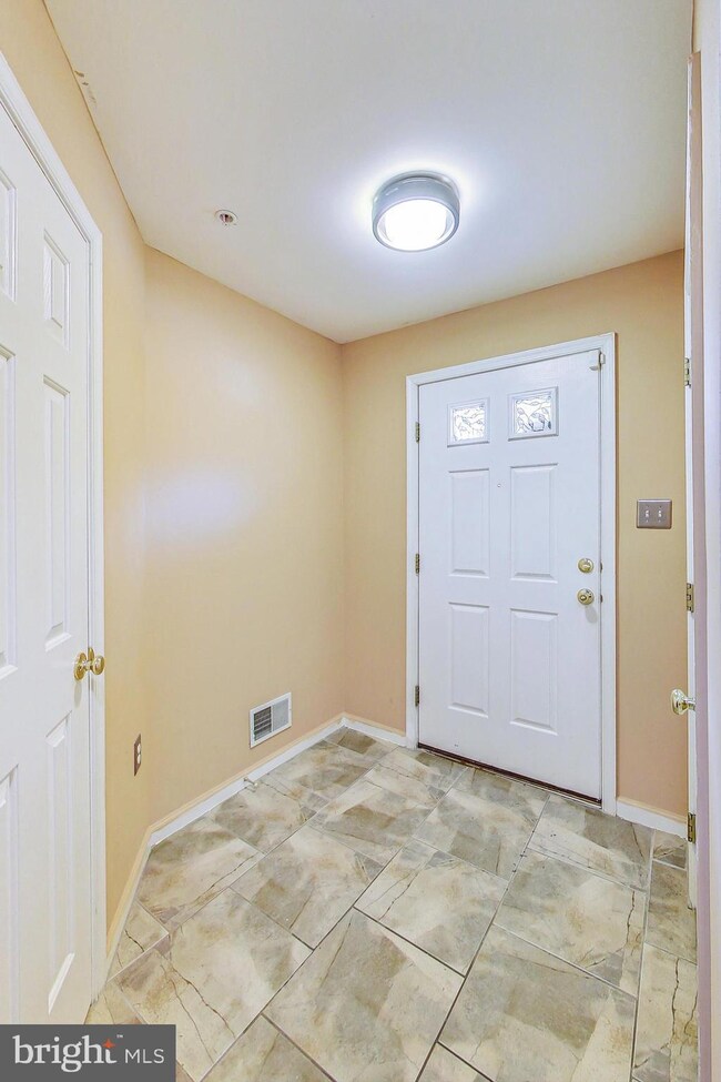 7512 Serenade Cir, Clinton, MD 20735 - photo 5