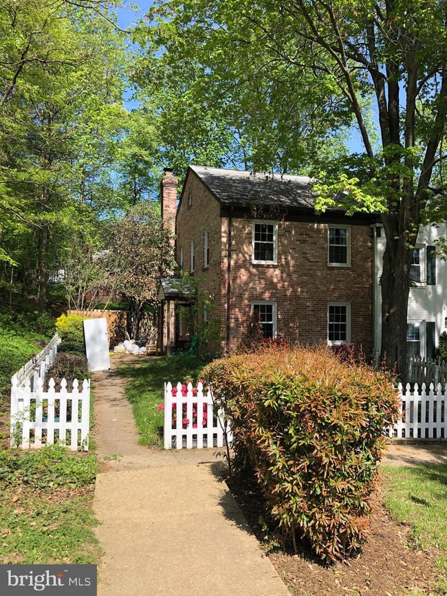 2918 Wetherburn Ct, Woodbridge, VA 22191 - photo 2