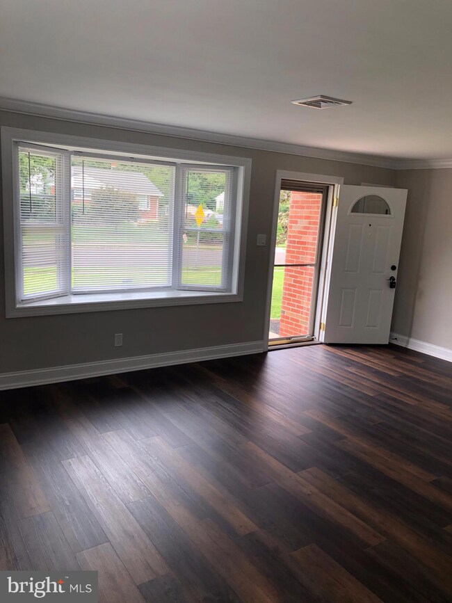 3890 Round Meadow Ln, Hatboro, PA 19040 - photo 4