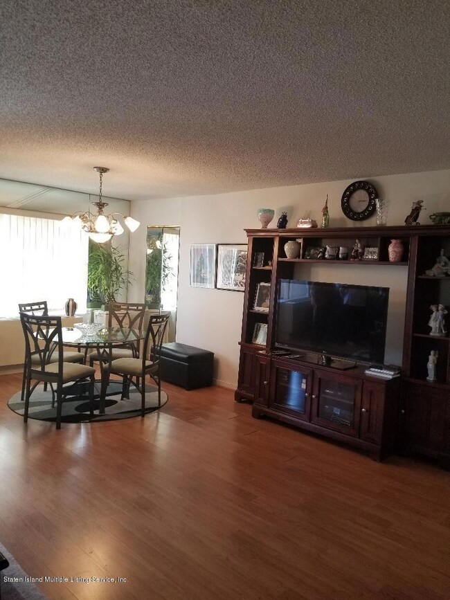 Chestnut Hill at Essex Park unit 3J, Staten Island, NY 10314 - photo 5