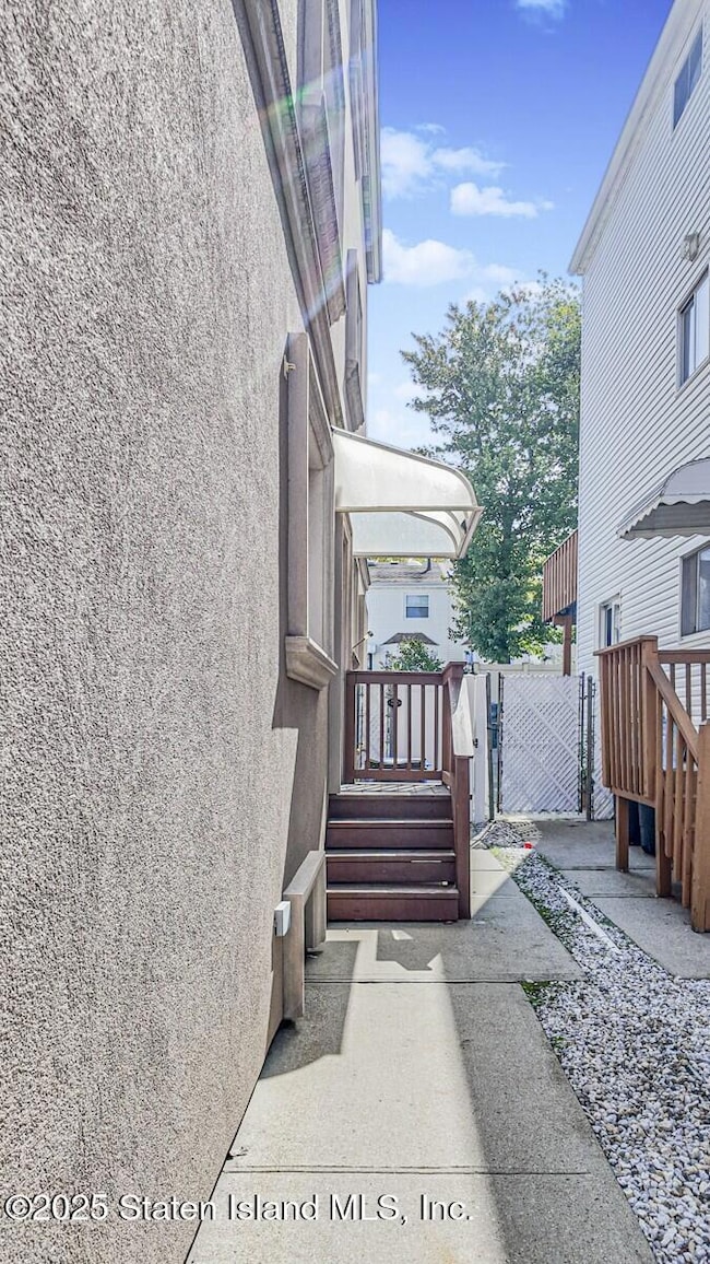 98 Cotter Ave, Staten Island, NY 10306 - photo 3