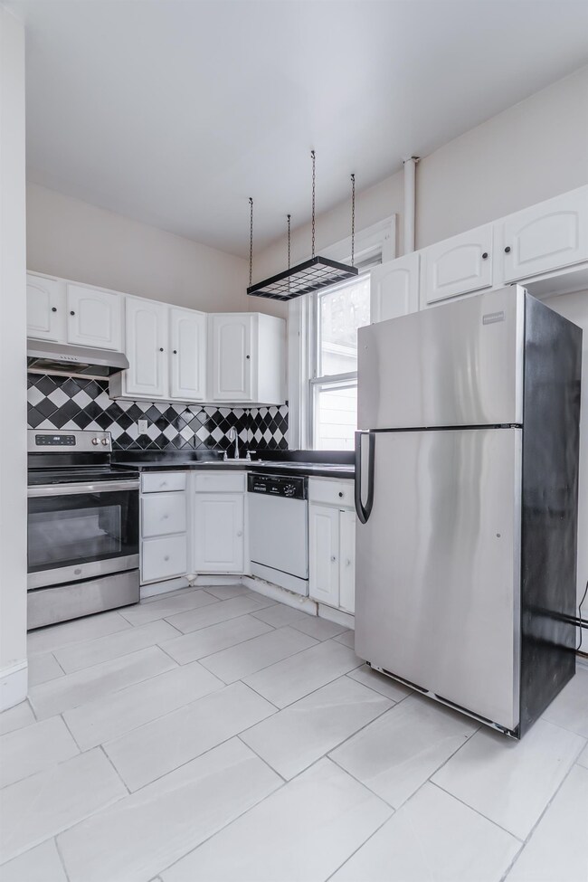 37 Pamrapo Ave unit 2, Jersey City, NJ 07305 - photo 4