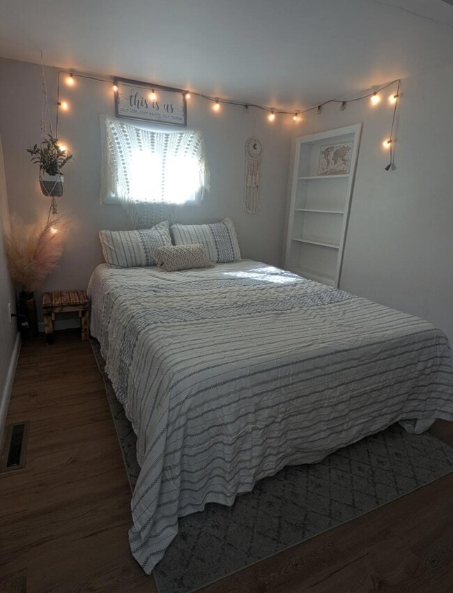 4) 60928-688a12685ce03