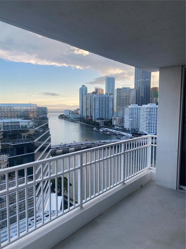 Courvoisier Courts unit 2010, Miami, FL 33131 - photo 6