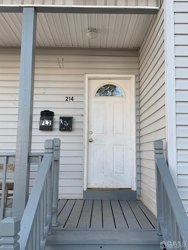 214 Hale St, New Brunswick, NJ 08901 - photo 3