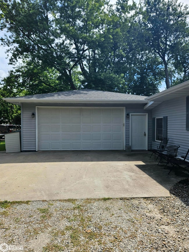 1201 S 5th St, Fairfield, IA 52556 - photo 3