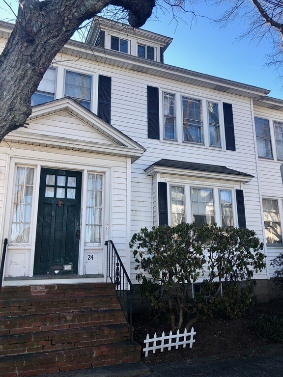 24 Saltonstall Pkwy unit 1, Salem, MA 01970 - photo 2