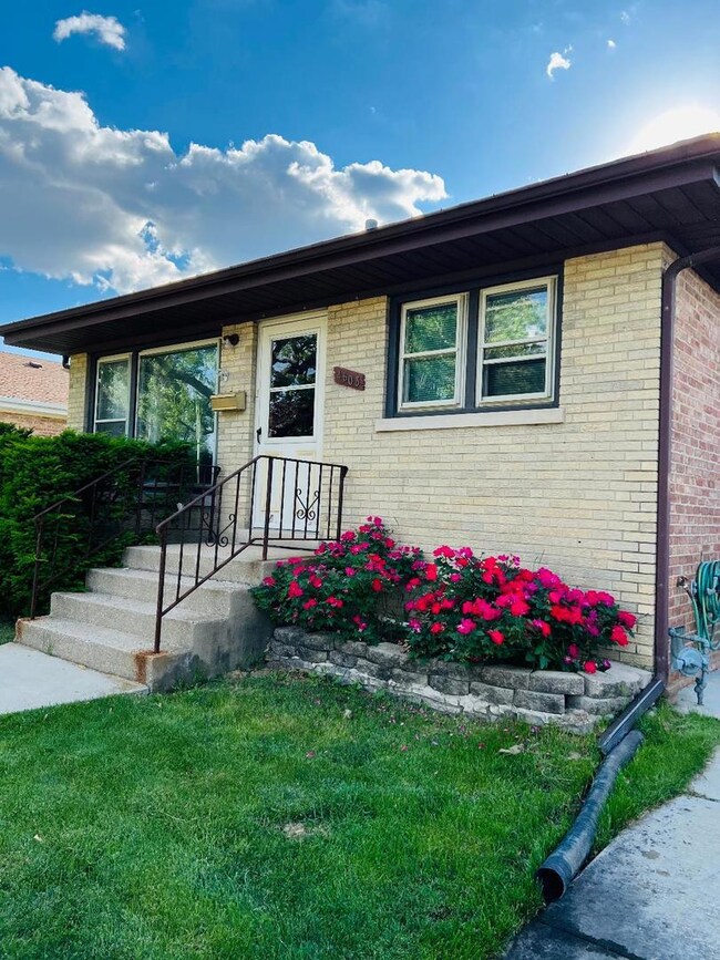 4608 Scott St, Schiller Park, IL 60176 - photo 2