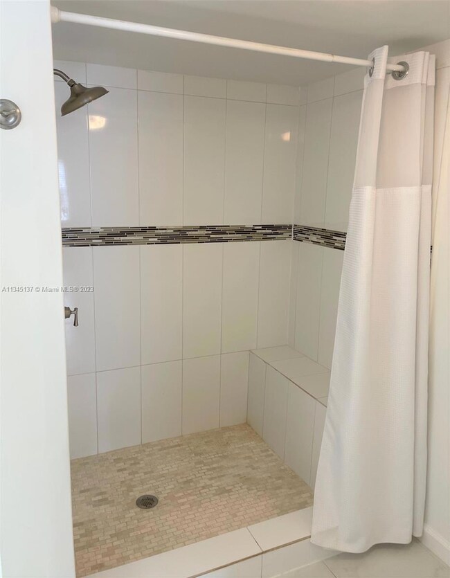 18326 NW 68th Ave unit A, Hialeah, FL 33015 - photo 5