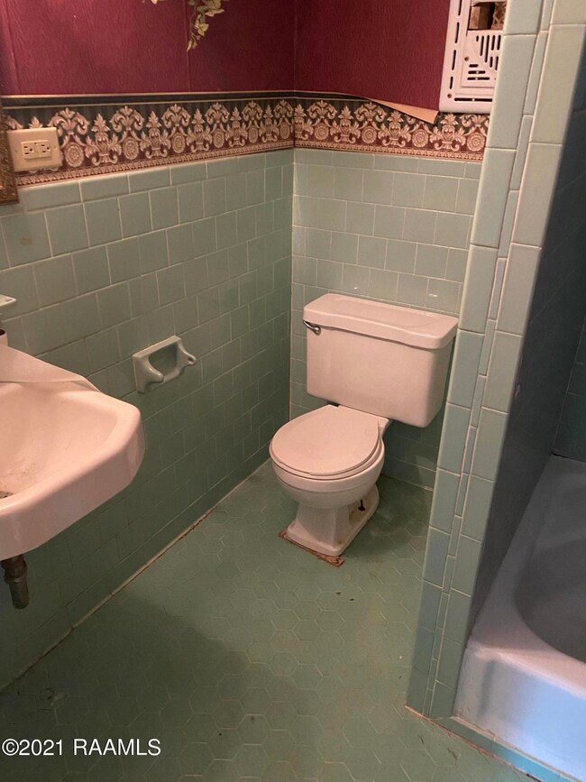 1103 Bank Ave, New Iberia, LA 70560 - photo 3