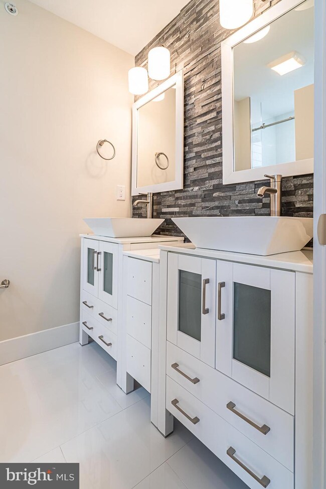 2247 Gerritt St, Philadelphia, PA 19146 - photo 5