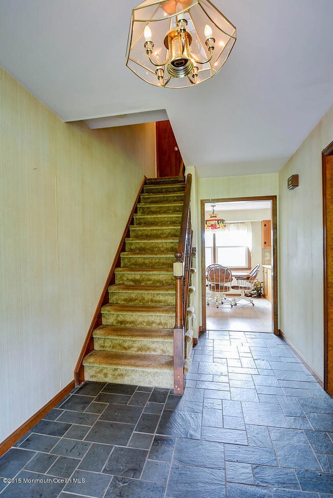 611 Route 524 Upper Freehold-large-008-F