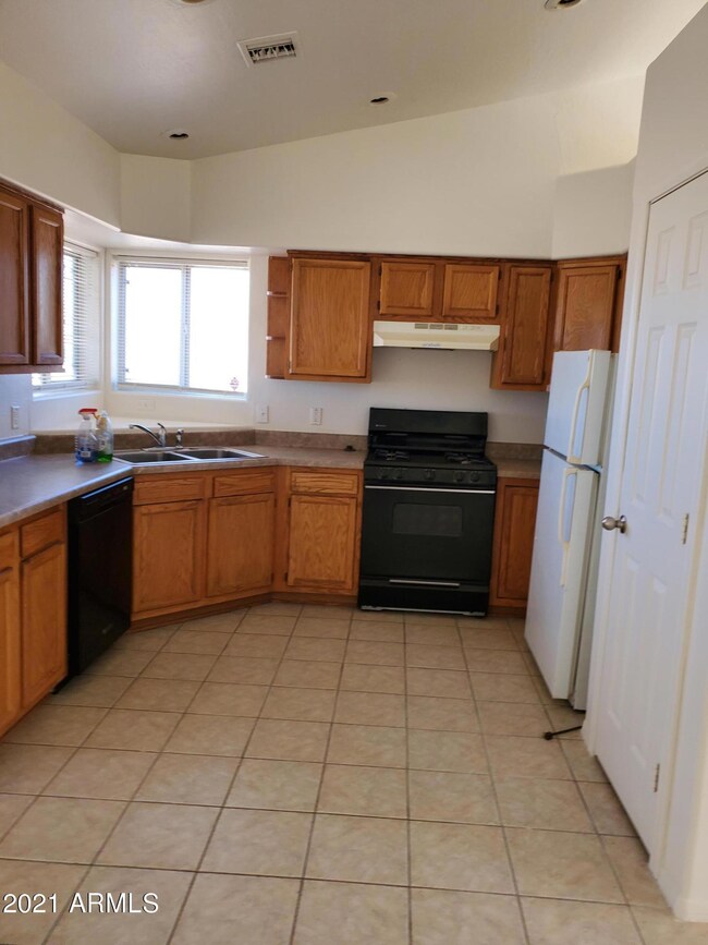 4630 E Colt Dr, Eloy, AZ 85131 - photo 7