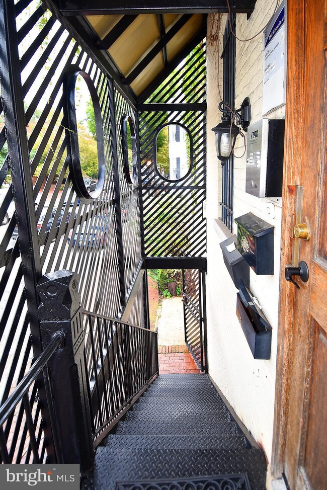 1365 Wisconsin Ave NW unit TOP FLOOR, Washington, DC 20007 - photo 3