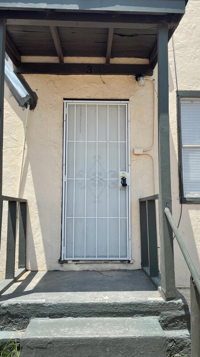 4023 Lincoln Ave unit 3, El Paso, TX 79930 - photo 2