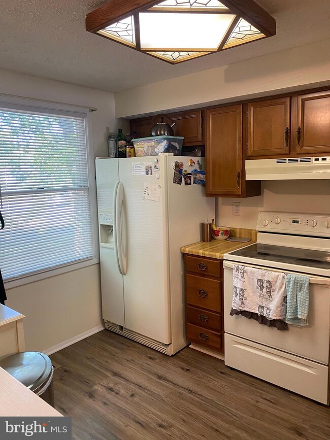 8281 Mary Lee Ln, Laurel, MD 20723 - photo 4