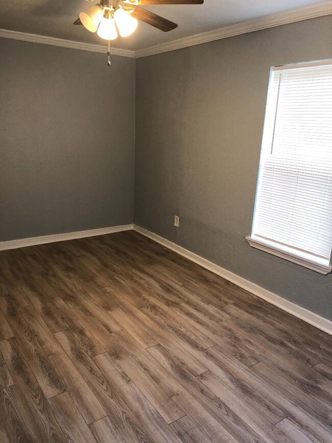 6724 Kittridge St, Houston, TX 77028 - photo 6