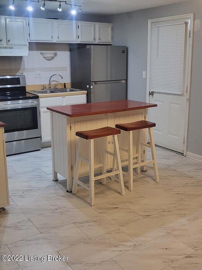 8704 William Penn Way, Louisville, KY 40228 - photo 6