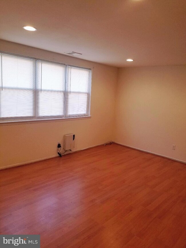 8015 Moro St unit B 2 FL, Philadelphia, PA 19136 - photo 3