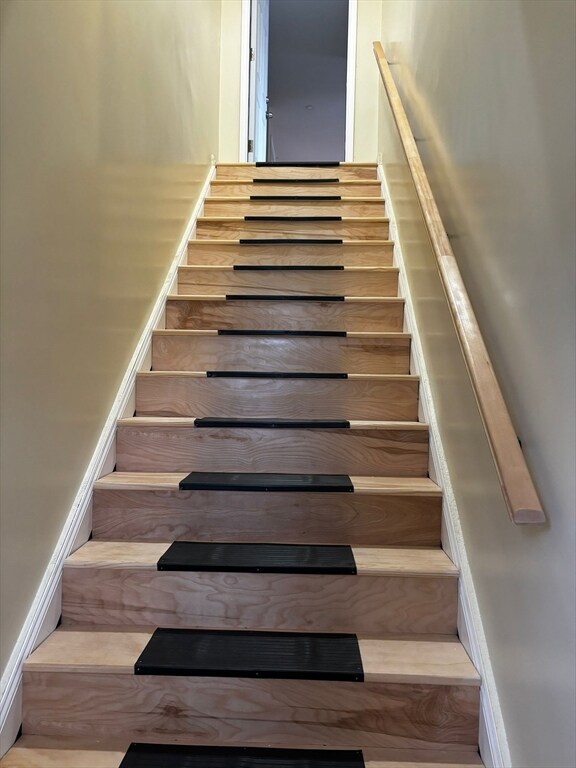 154-156 Willow St unit 3, Lawrence, MA 01841 - photo 2