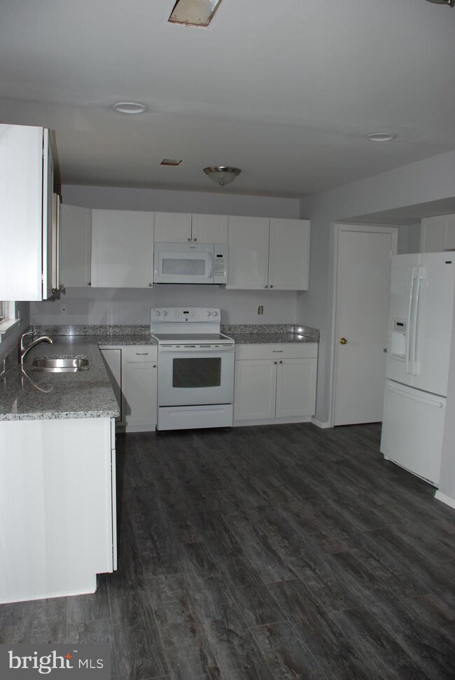 7523 Braemar Ct, Sykesville, MD 21784 - photo 4