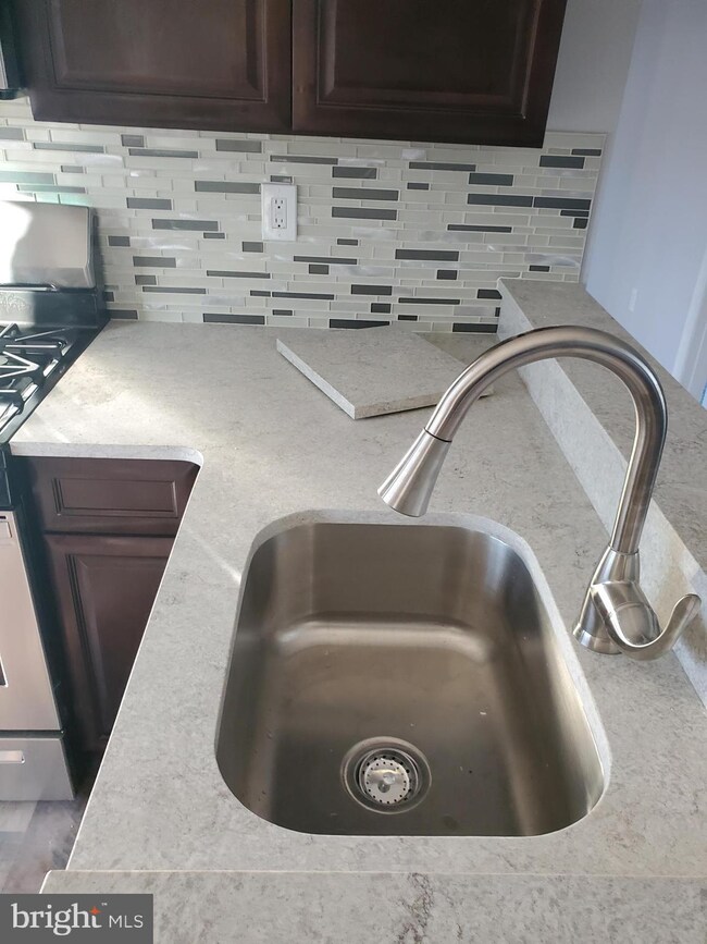 18 Kildoon Dr, Newark, DE 19702 - photo 2