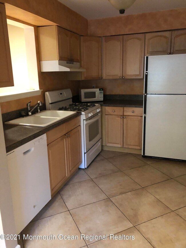 1 Central Ave unit 12, Atlantic Highlands, NJ 07716 - photo 4