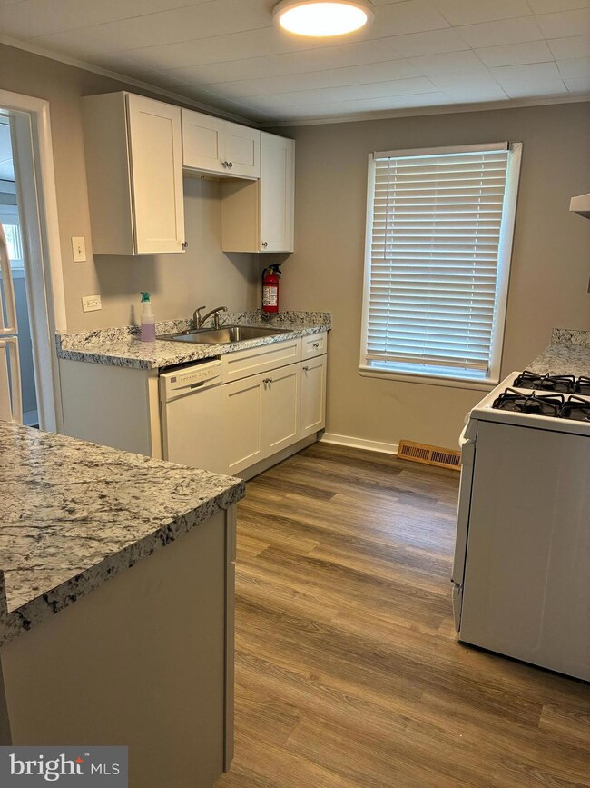 419 N Broad St unit B, Clayton, NJ 08312 - photo 5