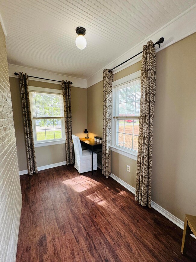 211 Short Brown St, Columbus, MS 39702 - photo 5