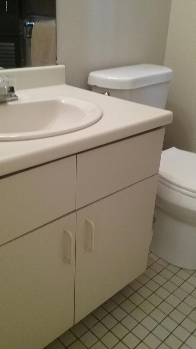 1/2 bath 1st floor