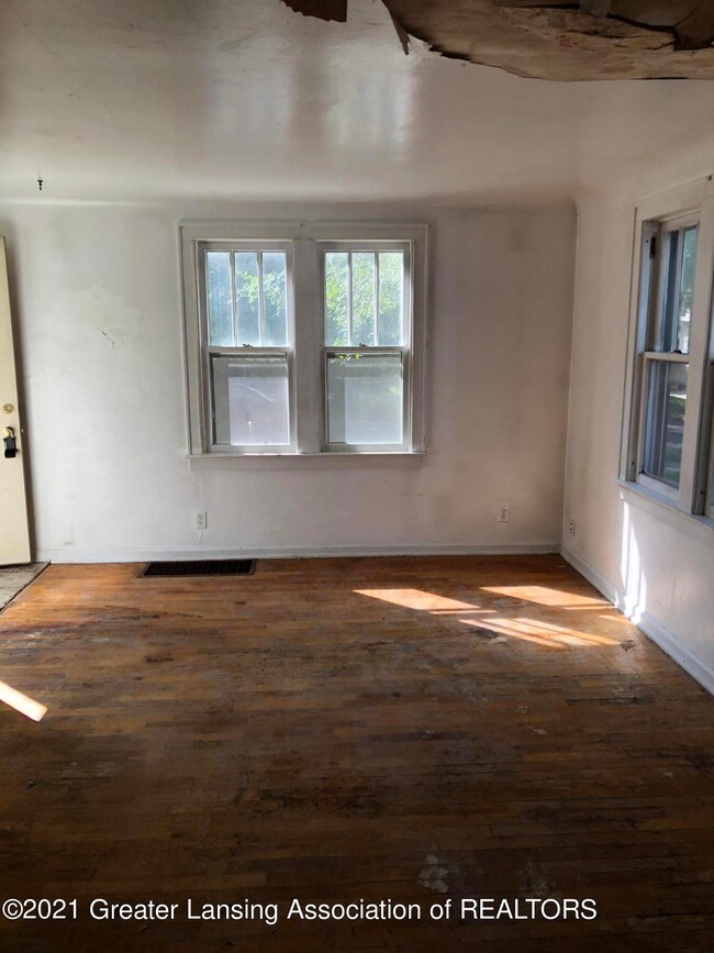 1231 Parkview St, Lansing, MI 48912 - photo 2