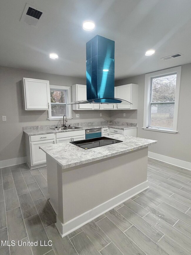 7557 Stateline Rd, Walls, MS 38680 - photo 5