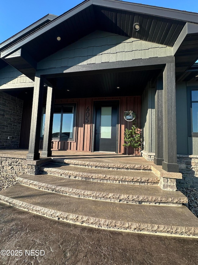 605 Jadyn Ln, Watertown, SD 57201 - photo 2
