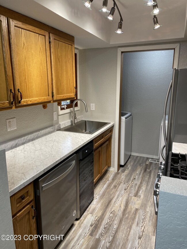 S/S Appliances and new countertops