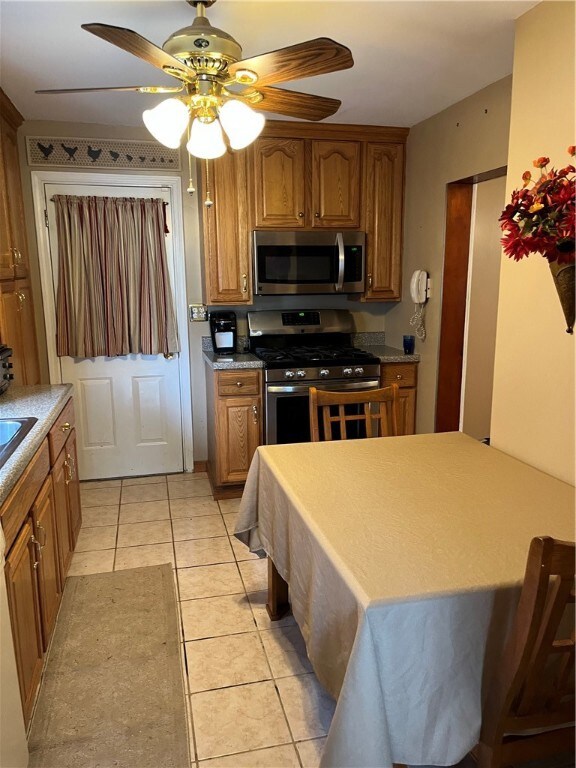 Kitchen view to door to mud room and back yard.