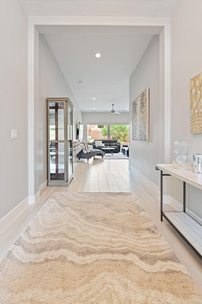 6-Entry Way