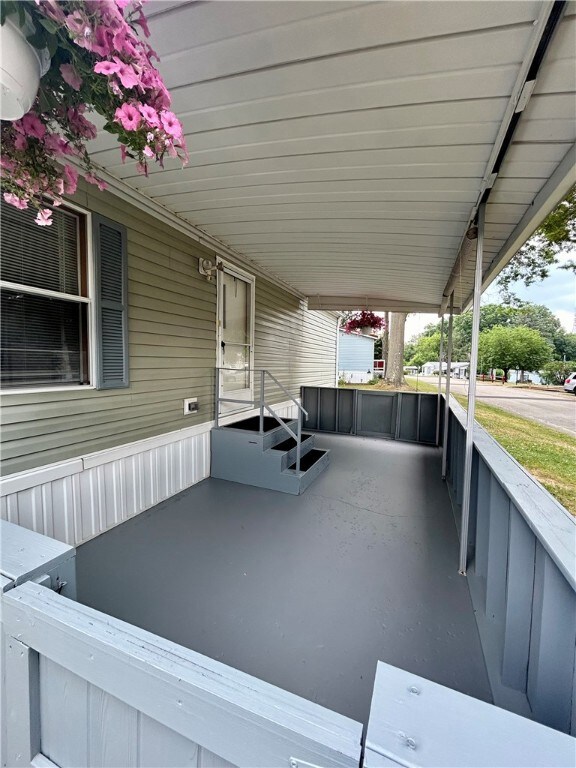 Large 20x10 covered, fenced patio.