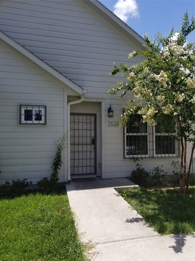 2528 Bennington St unit 2528, Houston, TX 77093 - photo 2