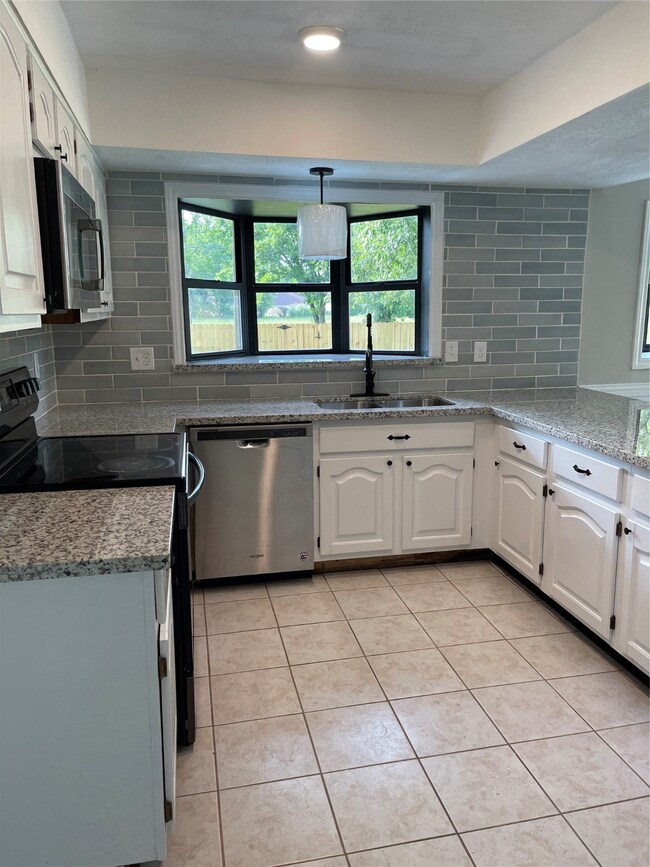 232 E Castle Harbour Dr, Friendswood, TX 77546 - photo 6