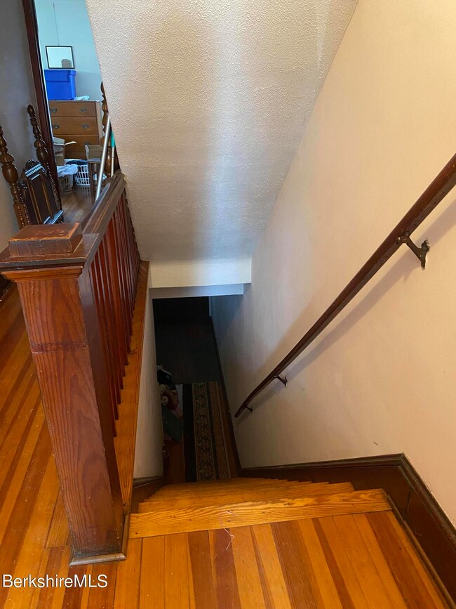 Staircase, Apt 21