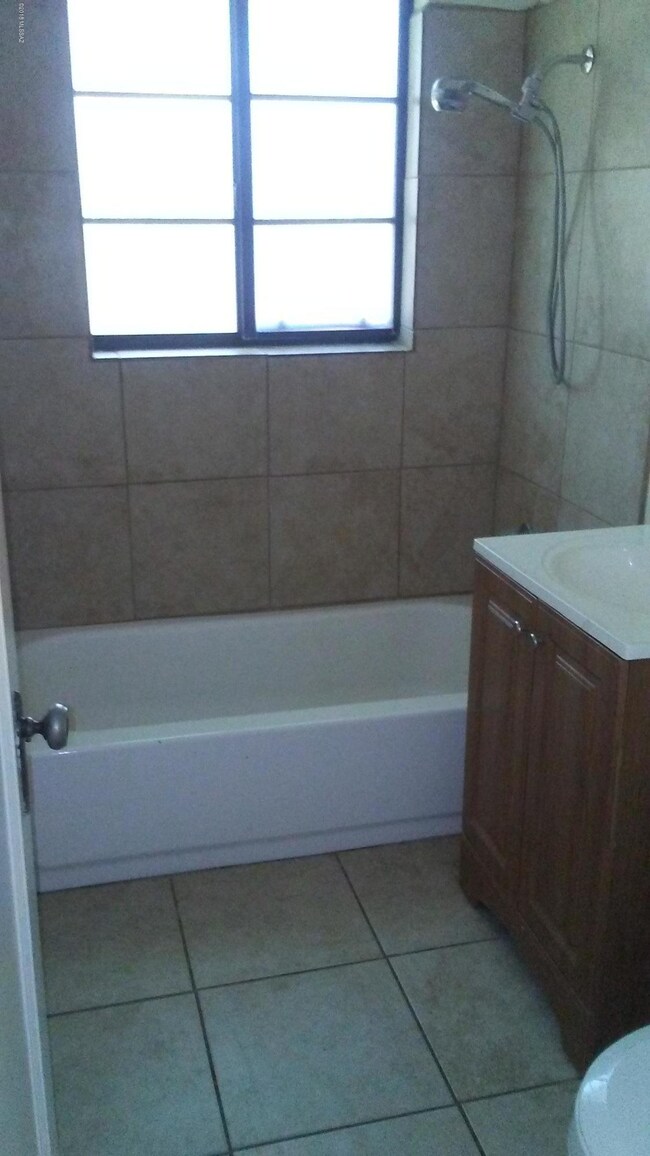 2441 E Helen St, Tucson, AZ 85719 - photo 7
