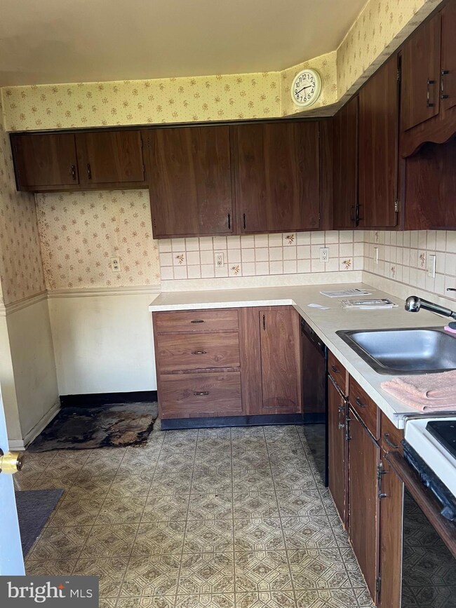 317 Rutledge Ave, Folsom, PA 19033 - photo 6