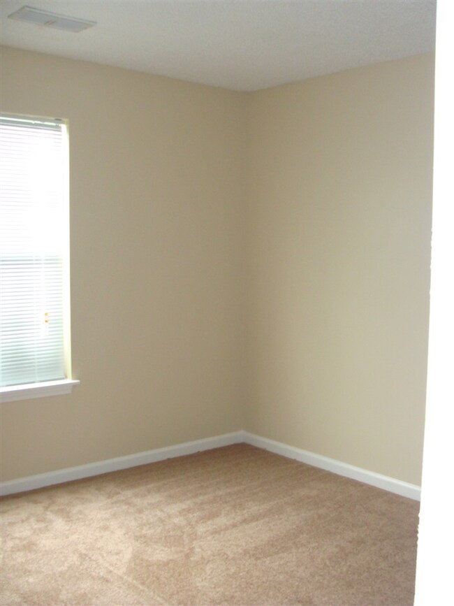 202 Haverhill Cir, Warner Robins, GA 31088 - photo 4