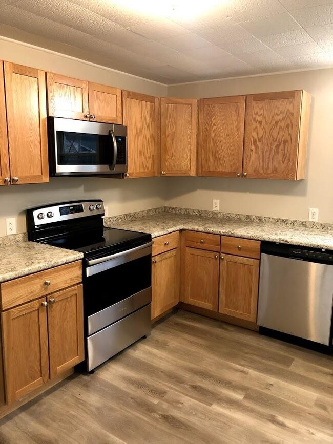 85-87 Summer St, Claremont, NH 03743 - photo 3