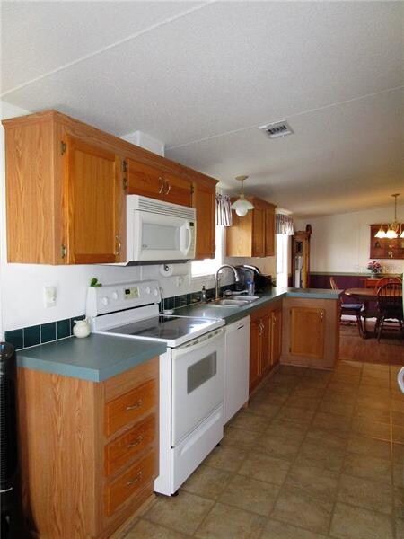 Kitchen open into Dining room.