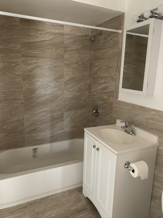 1004 S River Rd unit 204, Des Plaines, IL 60016 - photo 7