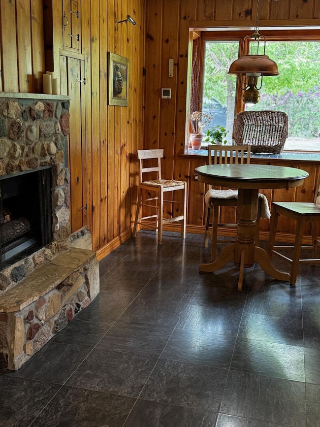 Breakfast nook 2